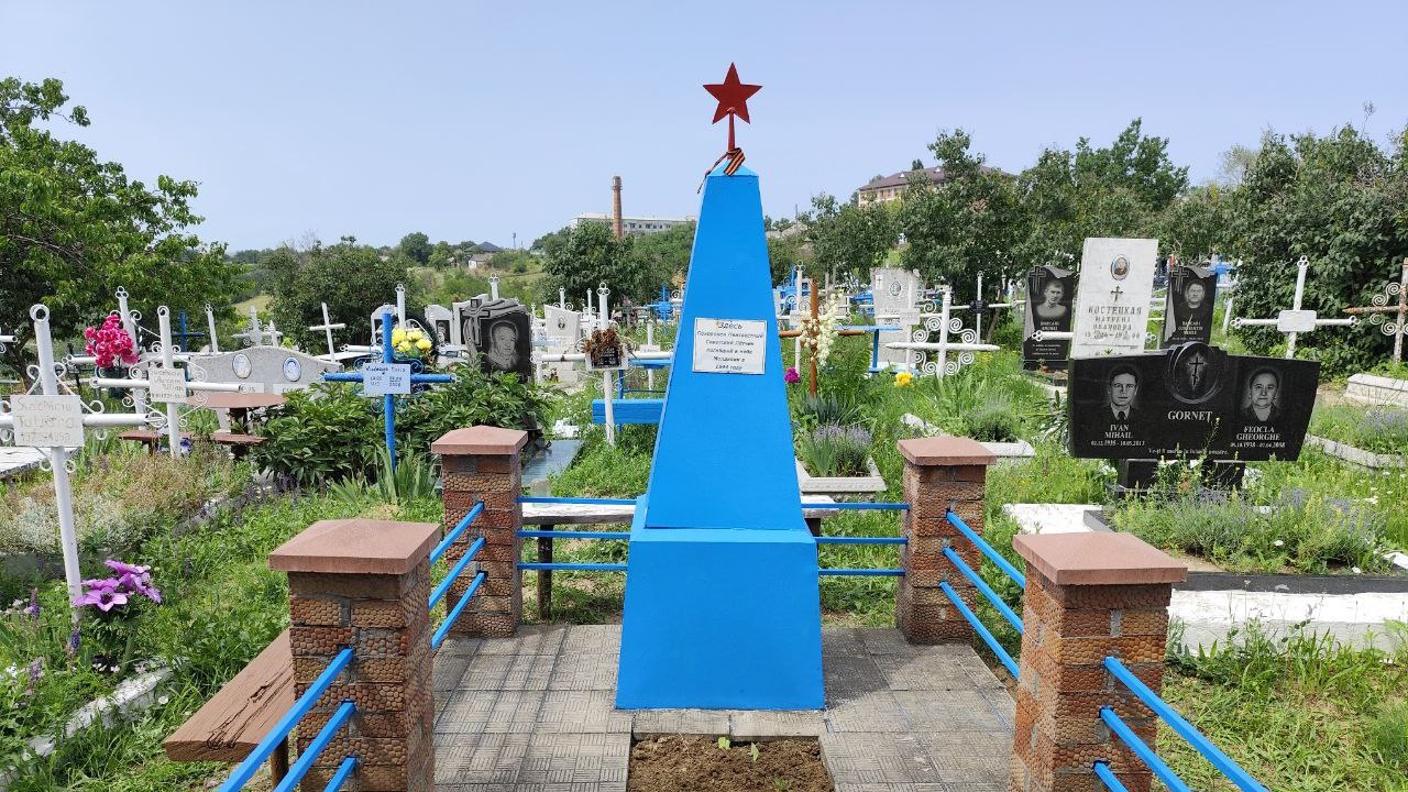 Поисковики Молдовы благоустраивают памятники советских воинов